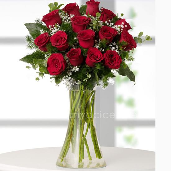 15 rote Rosen in der Vase Resim 2