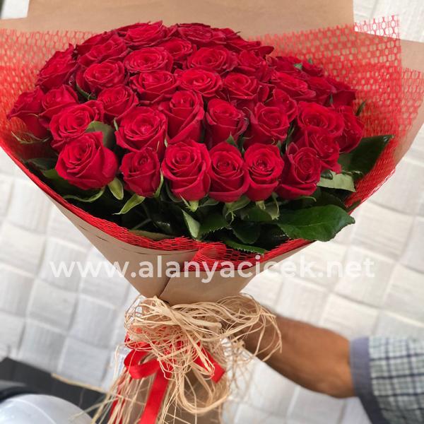 33 Red Roses Bouquet Resim 1