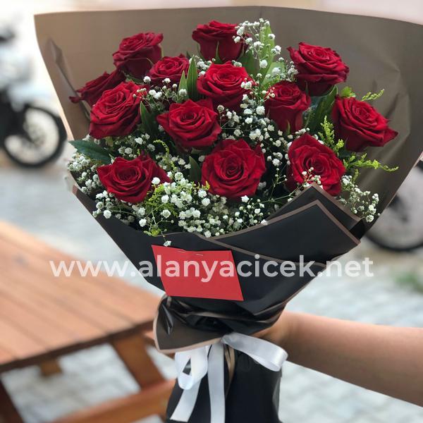 With 13 Roses Bouquet Resim 2