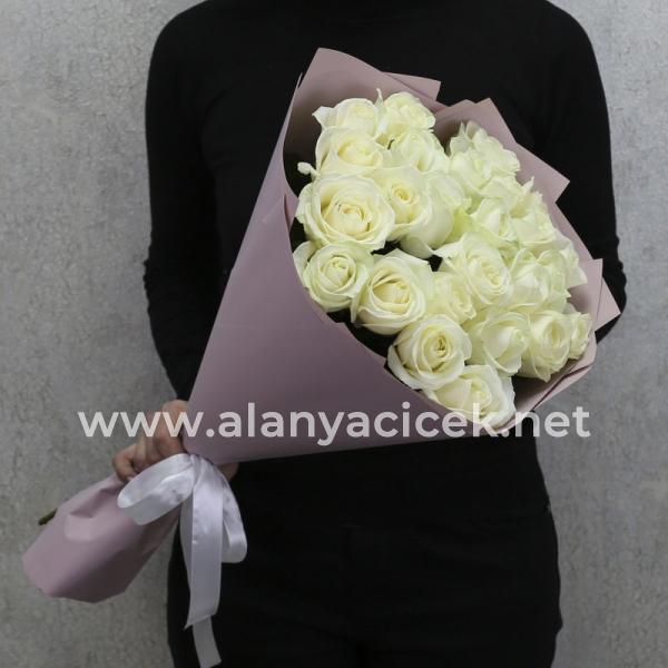 25 White Roses Bouquet