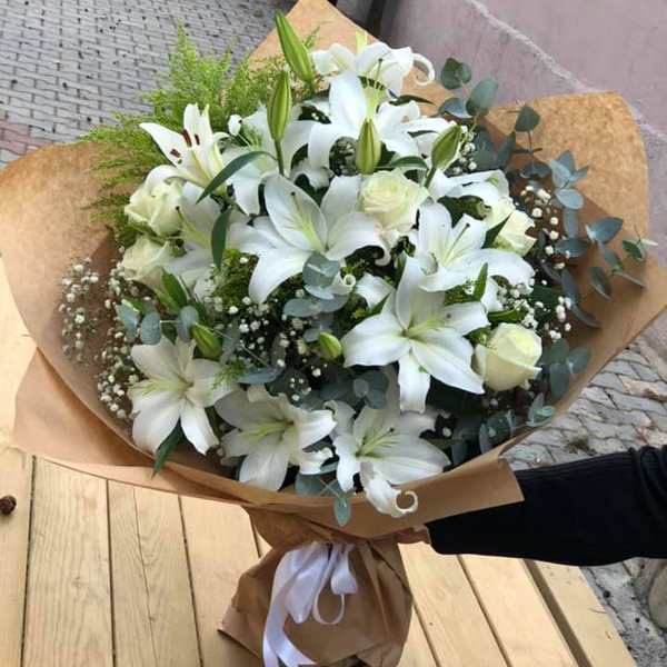 Bouquet of White Flowers Resim 1