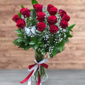  Заказ цветов в Алании 15 красных роз в вазе