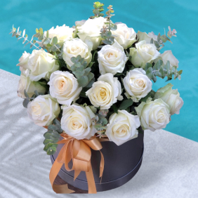 Флорист в Алании 25 белых роз в коробке 1