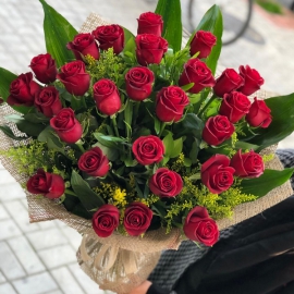  Заказ цветов в Алании 33 красных розы