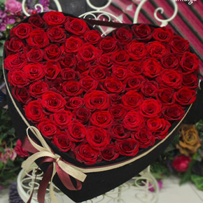 Заказ цветов в Алании 51 роза в коробке-сердечке