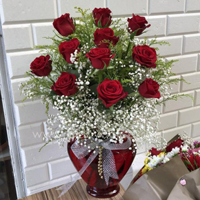  Alanya Flower Order 11 Red Roses in Heart Vase