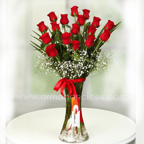  Заказ цветов в Алании 17 красных роз в вазе
