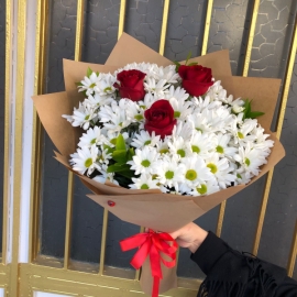  Заказ цветов в Алании Букет из 3 роз и хризантем