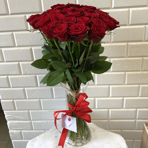  Заказ цветов в Алании 25 роз в вазе